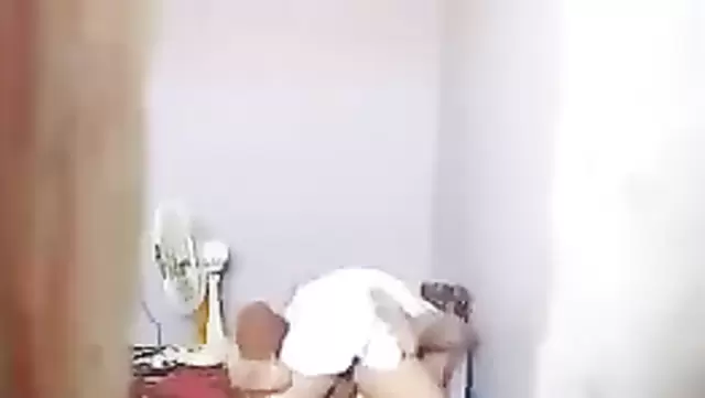 زوجة أوزبكية ناضجة بتتلذذ بعضو جوزها
