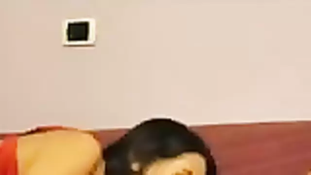 سمرا صدرها كبير تمص زب عشان تصحي أوزبكي.