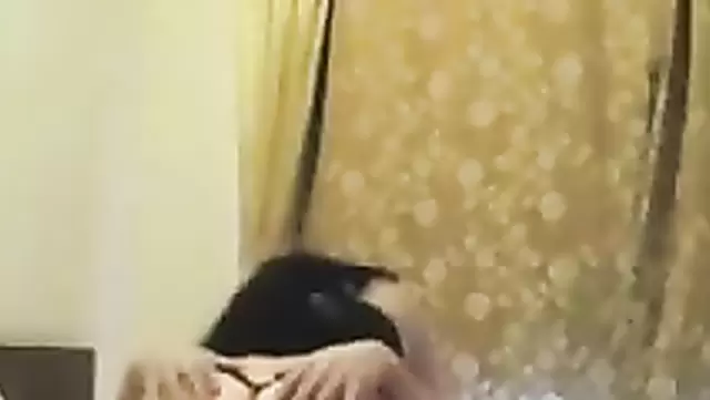 אוזבק פיתה את אשתו של החבר שלו על הזין שלו